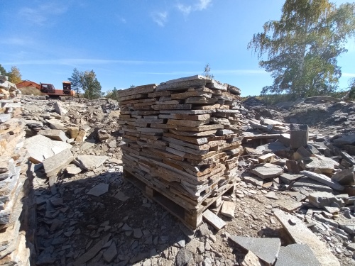 Плитняк златолит серебристый для мощения на бетон купить в Соликамске