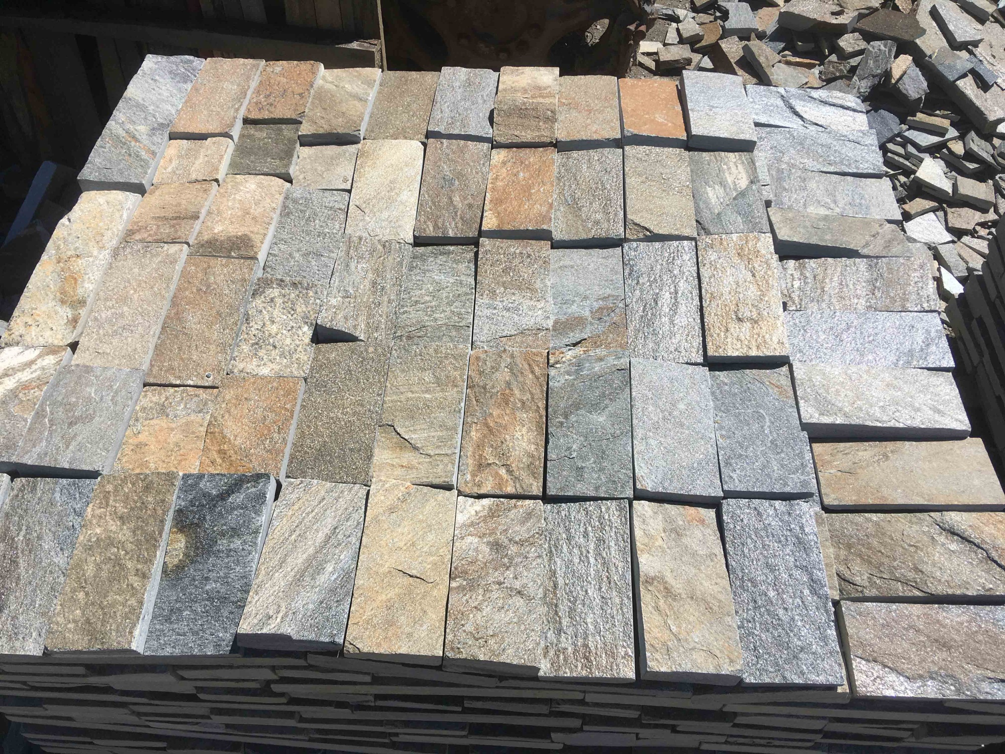 Плитка пилёная златолит Уральский для фасада купить в Соликамске