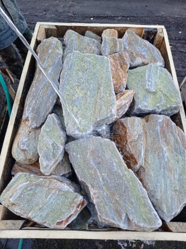 Златолит жёлтый, жёлто-зелёный глыбки и валуны для ланшафтного дизайна купить в Соликамске