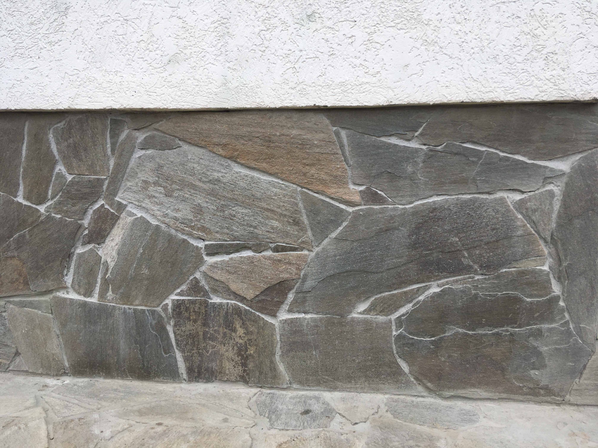 Плитняк златолит Уральский для цоколя, отмостки купить в Соликамске