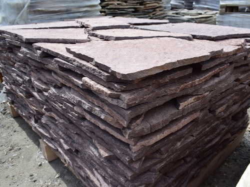 Плитняк лемезит бордовый для облицовки цоколя 20-25 мм  купить в Соликамске