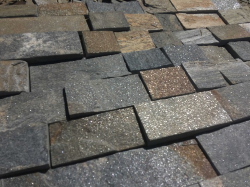 Плитка пилёная златолит Уральский для цоколя, отмостки купить в Соликамске