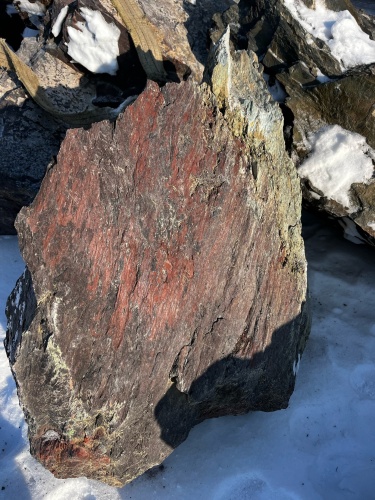 Ландшафтные глыбы красно-фиолетовые 200-1000 килограмм купить в Соликамске