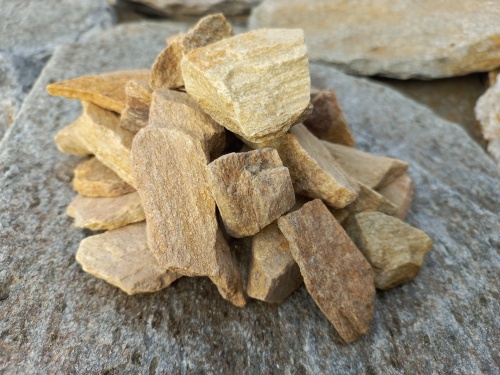 Златолит жёлтый декоративная каменная крошка купить в Соликамске