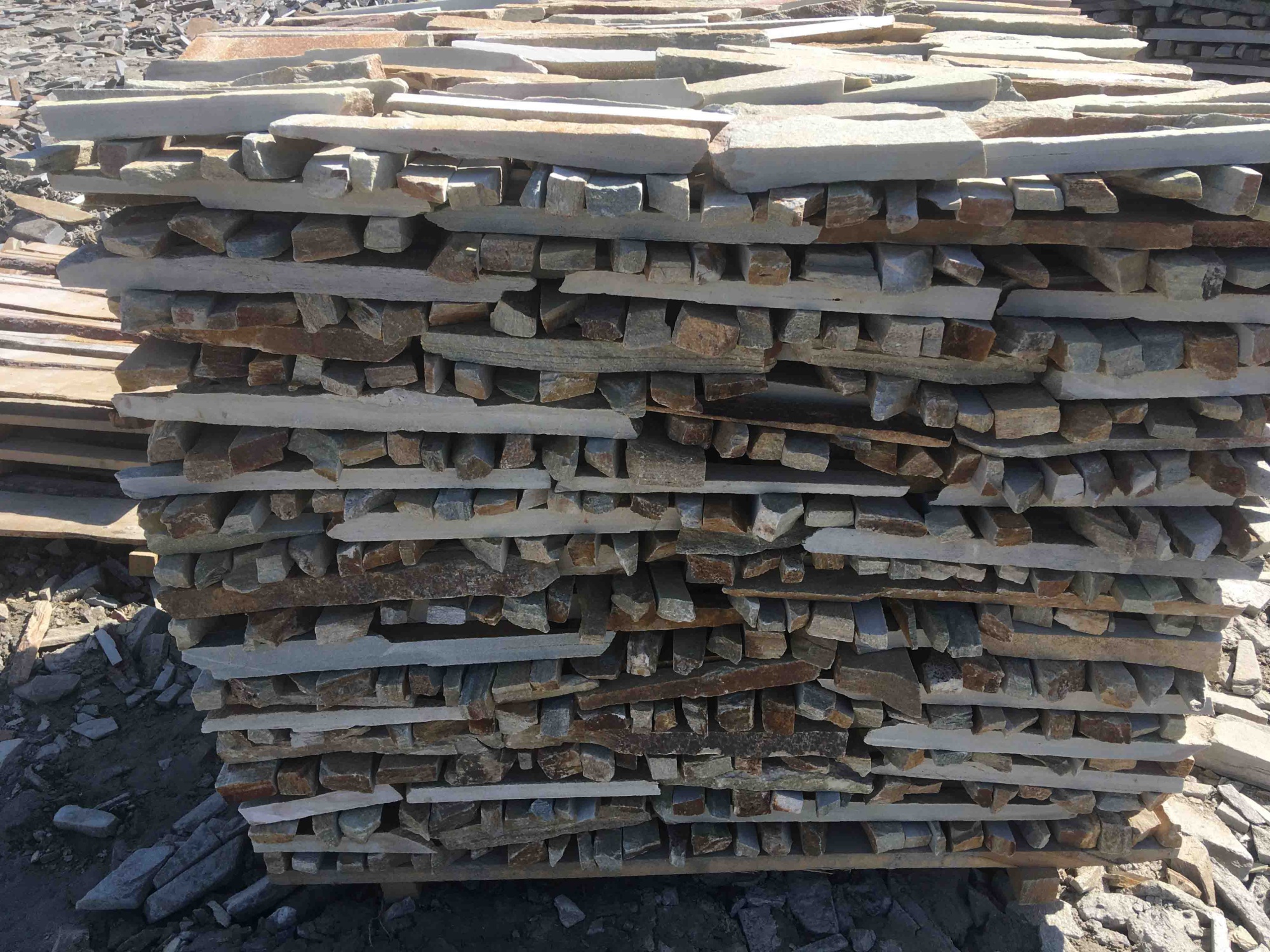 Горбушка златолит золотистый для облицовки купить в Соликамске