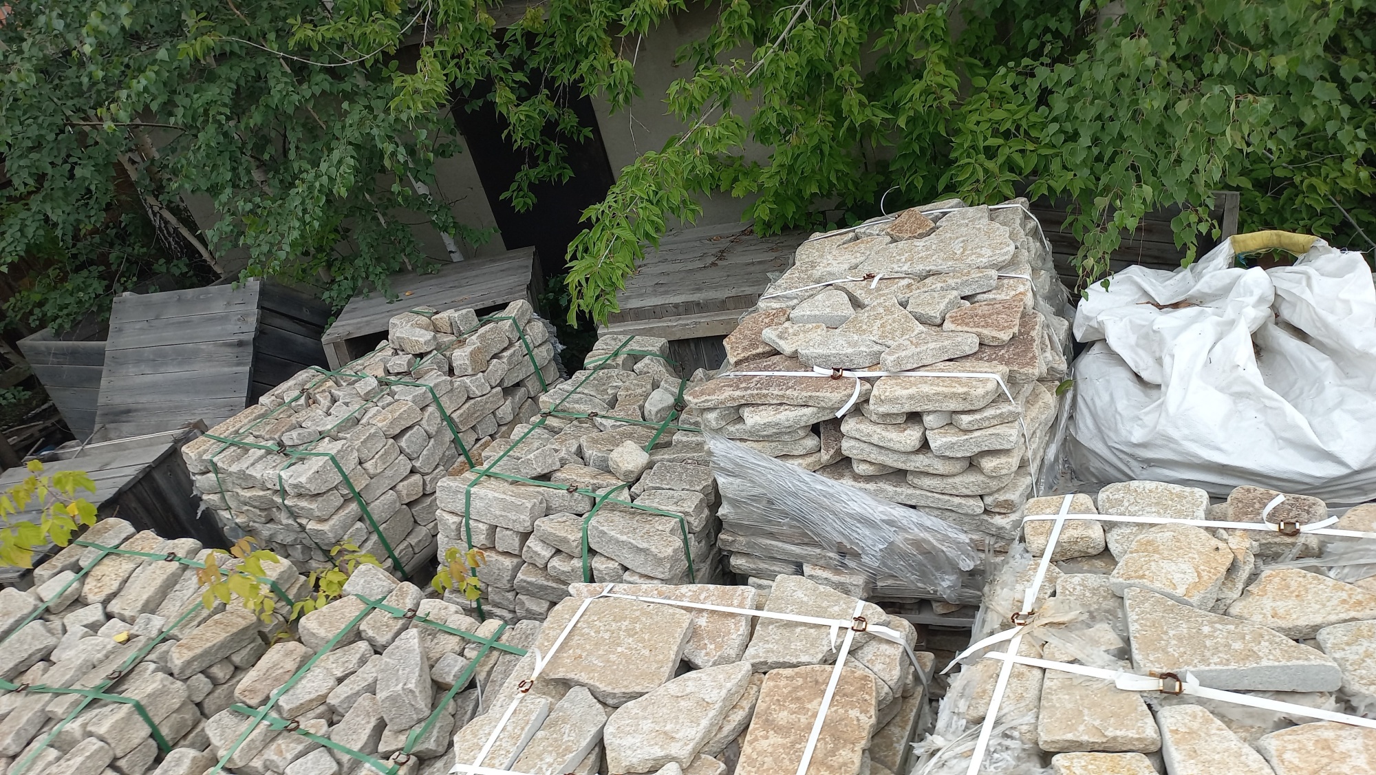 Плитняк гранитный галтованный купить в Соликамске