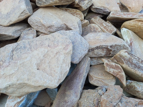 Златолит жёлтый, жёлто-зелёный глыбки и валуны для ланшафтного дизайна купить в Соликамске