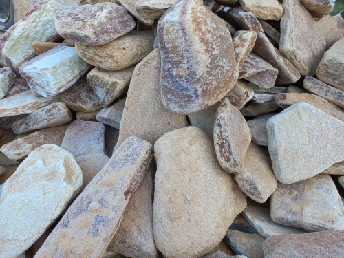 Златолит жёлтый, жёлто-зелёный глыбки и валуны для ланшафтного дизайна купить в Соликамске