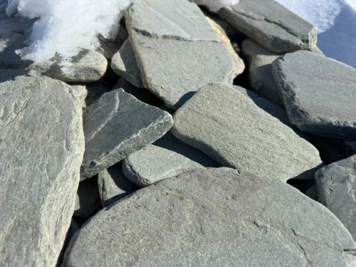 Плитняк златолит зелёный галтованный для цоколя купить в Соликамске