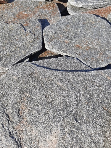 Златолит серебристый галтованный для лестниц купить в Соликамске