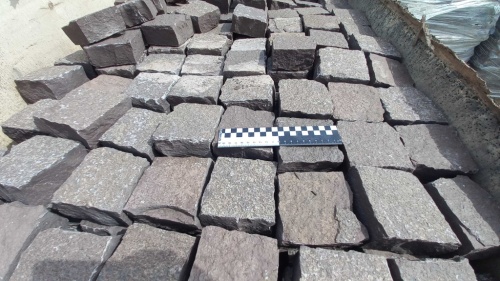 Лемезит колотая брусчатка 10 * 10 см. для парковки купить в Соликамске