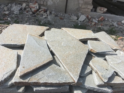 Златолит серебристый галтованный для лестниц купить в Соликамске